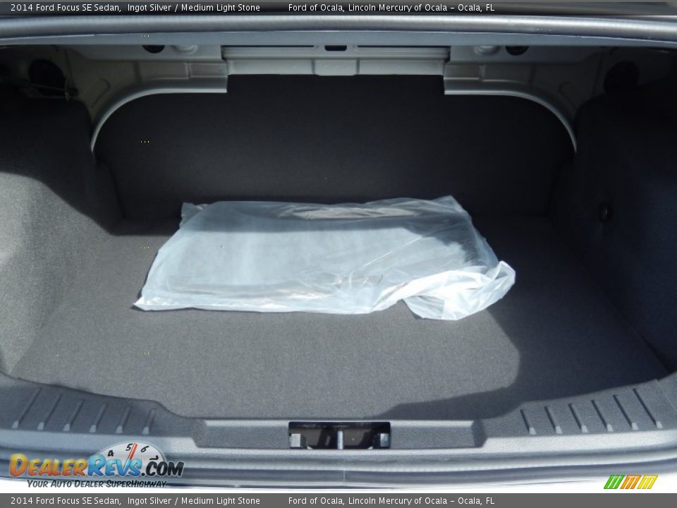 2014 Ford Focus SE Sedan Ingot Silver / Medium Light Stone Photo #5