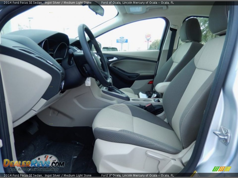 2014 Ford Focus SE Sedan Ingot Silver / Medium Light Stone Photo #6