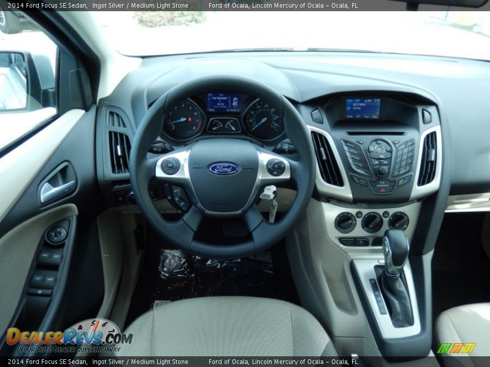 2014 Ford Focus SE Sedan Ingot Silver / Medium Light Stone Photo #8