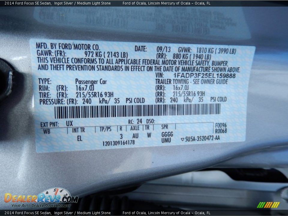 2014 Ford Focus SE Sedan Ingot Silver / Medium Light Stone Photo #12