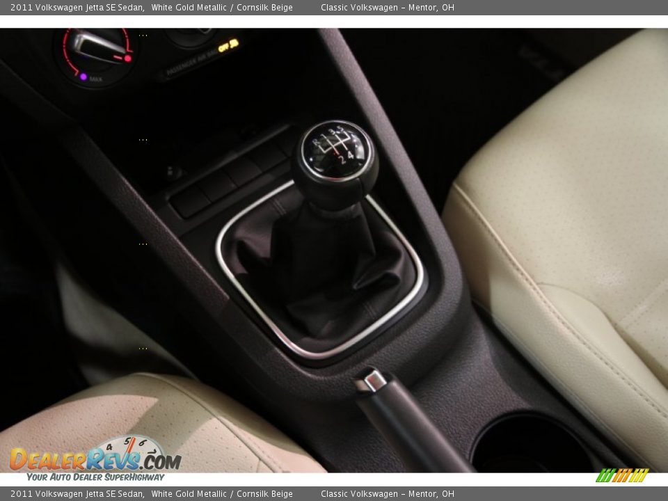 2011 Volkswagen Jetta SE Sedan White Gold Metallic / Cornsilk Beige Photo #9