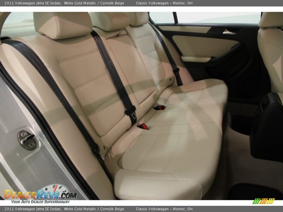 2011 Volkswagen Jetta SE Sedan White Gold Metallic / Cornsilk Beige Photo #12
