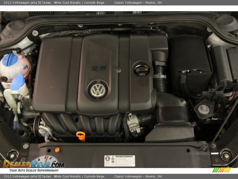 2011 Volkswagen Jetta SE Sedan White Gold Metallic / Cornsilk Beige Photo #15