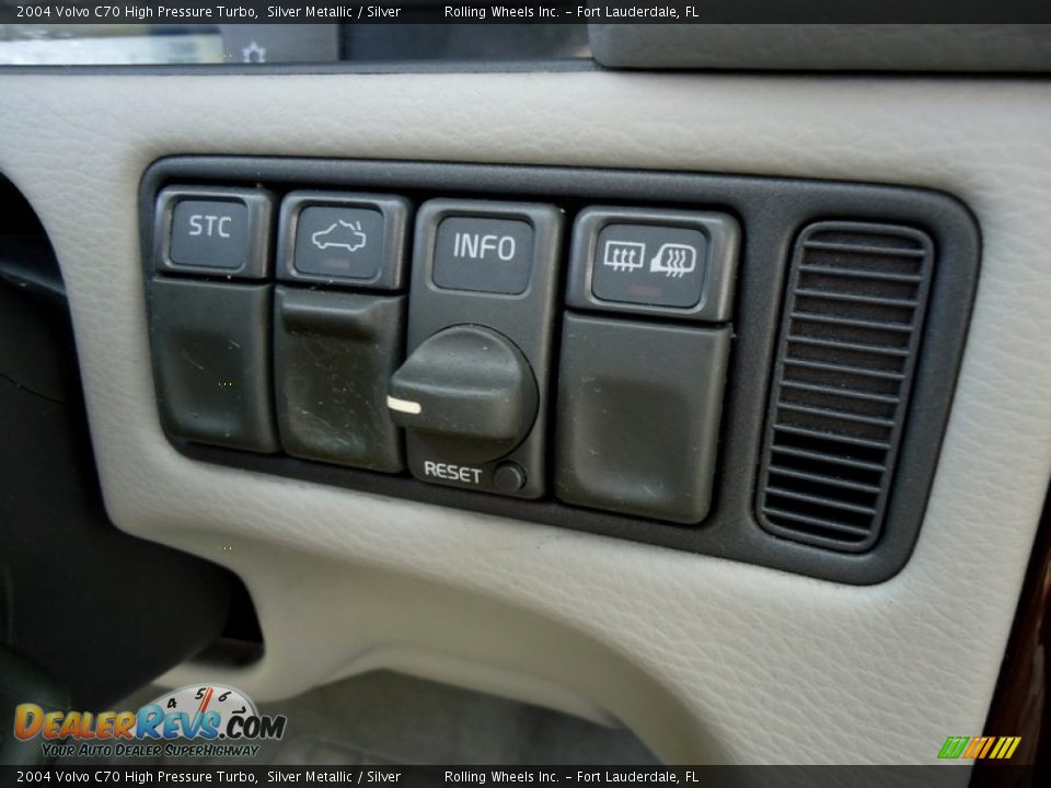 2004 Volvo C70 High Pressure Turbo Silver Metallic / Silver Photo #21