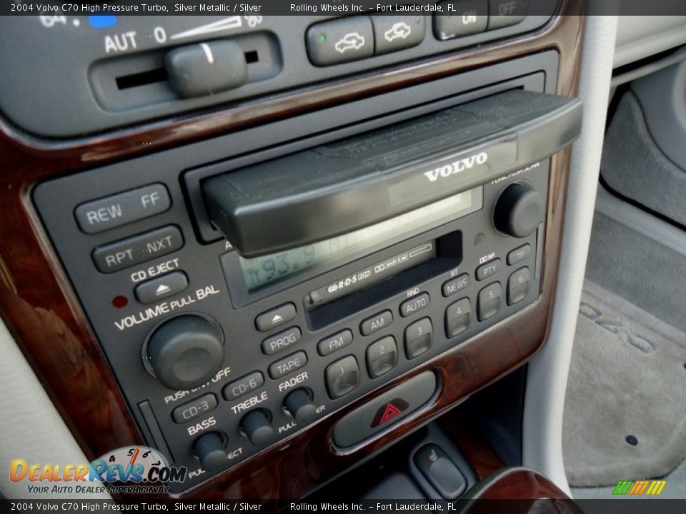 2004 Volvo C70 High Pressure Turbo Silver Metallic / Silver Photo #26