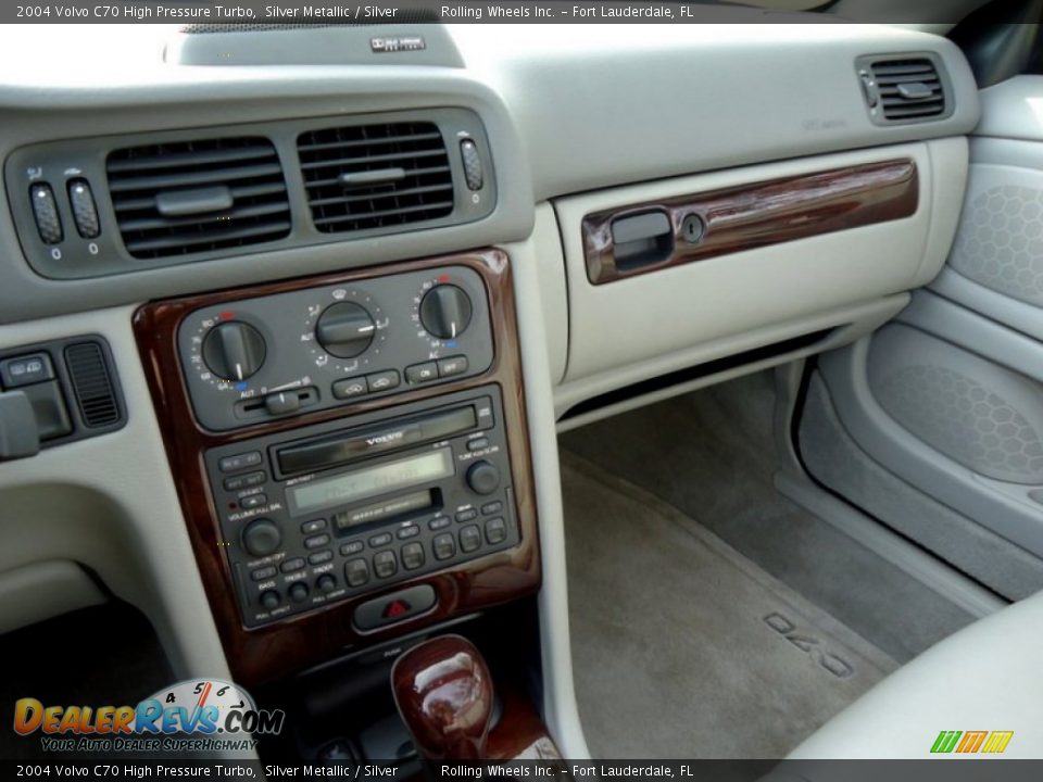 2004 Volvo C70 High Pressure Turbo Silver Metallic / Silver Photo #28