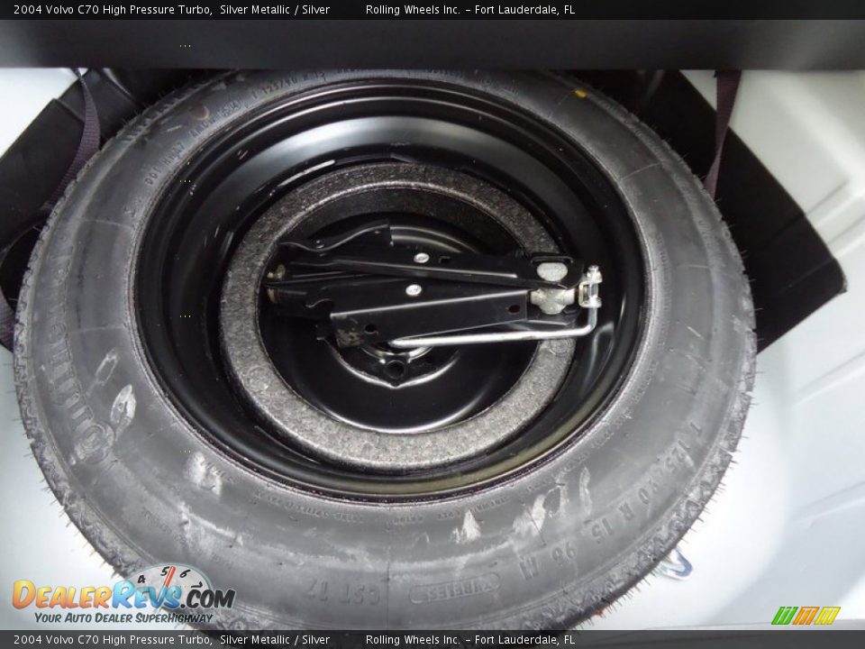 2004 Volvo C70 High Pressure Turbo Silver Metallic / Silver Photo #33