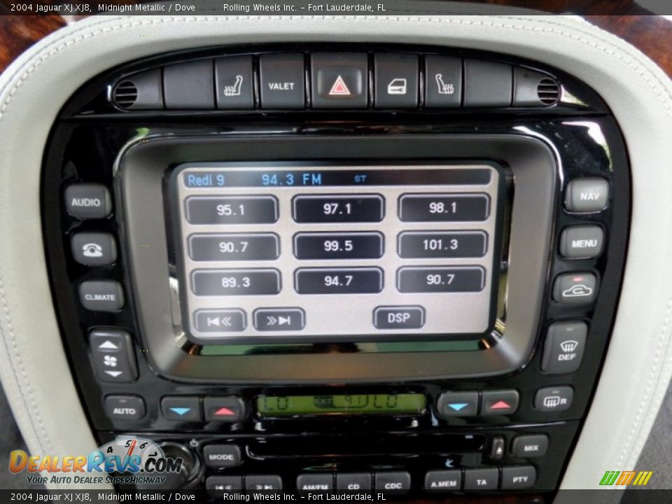 Controls of 2004 Jaguar XJ XJ8 Photo #6