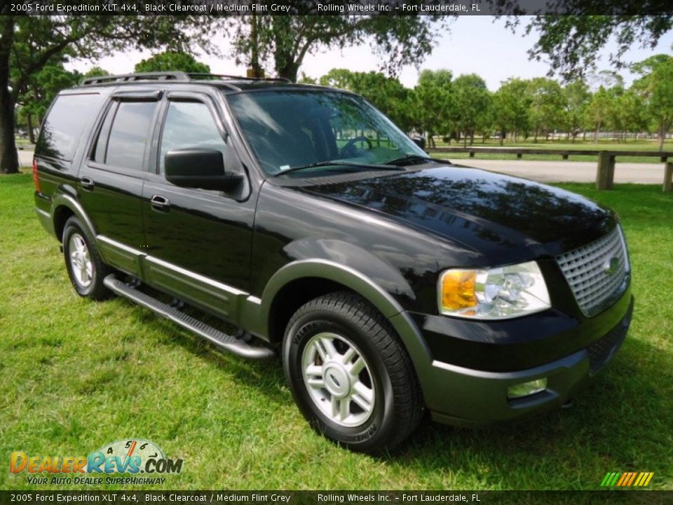 2005 Ford Expedition XLT 4x4 Black Clearcoat / Medium Flint Grey Photo #1