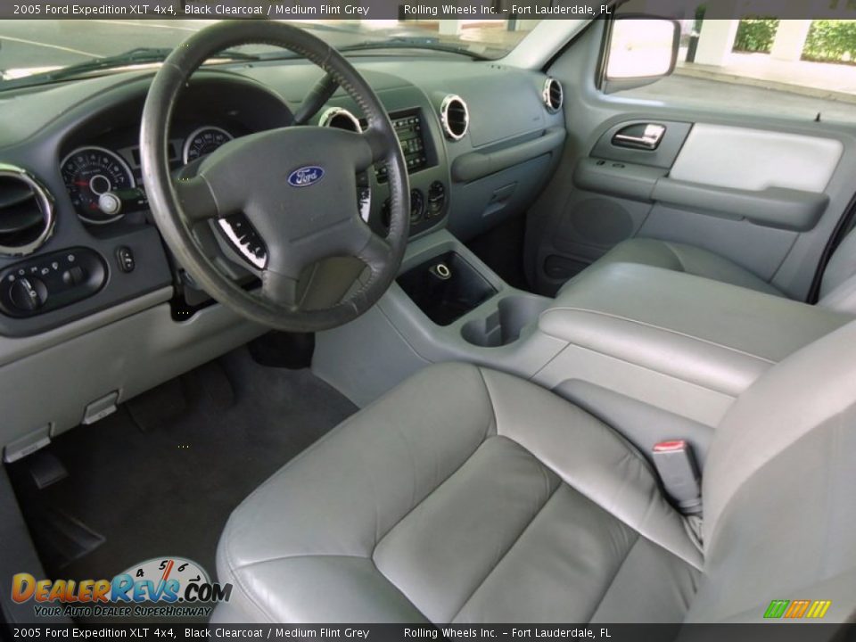 Medium Flint Grey Interior - 2005 Ford Expedition XLT 4x4 Photo #10