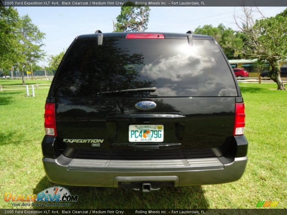 2005 Ford Expedition XLT 4x4 Black Clearcoat / Medium Flint Grey Photo #11