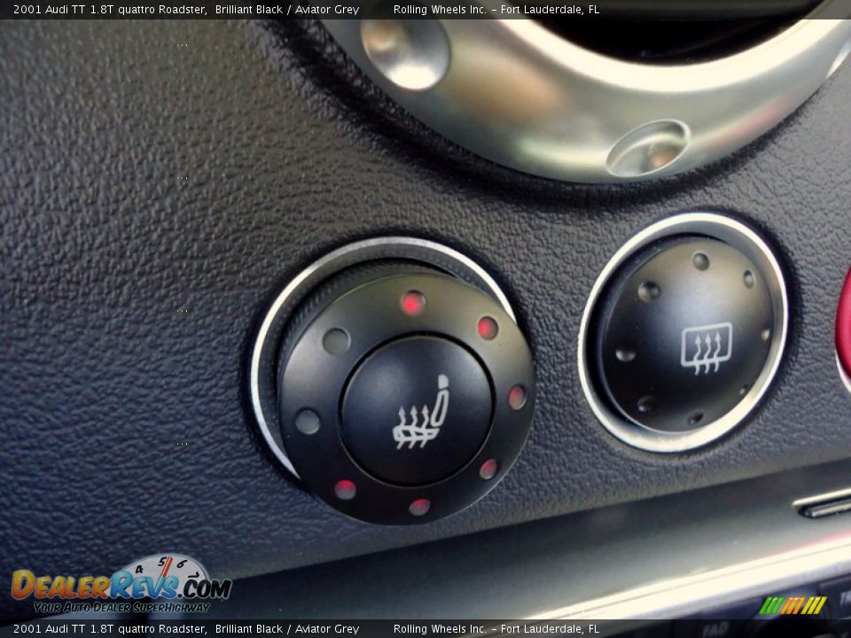Controls of 2001 Audi TT 1.8T quattro Roadster Photo #3