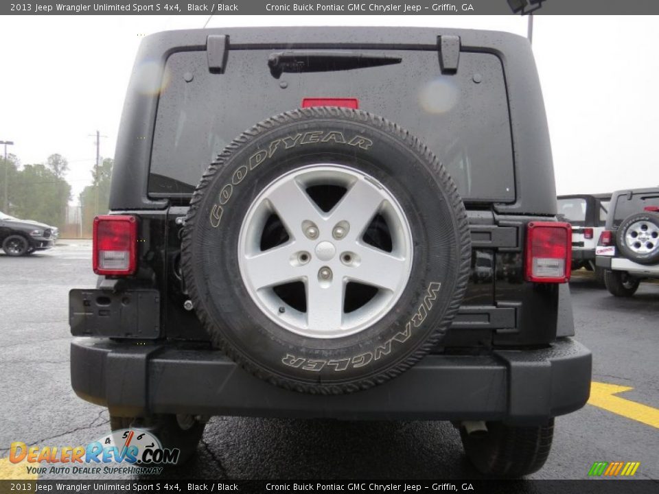 2013 Jeep Wrangler Unlimited Sport S 4x4 Black / Black Photo #6