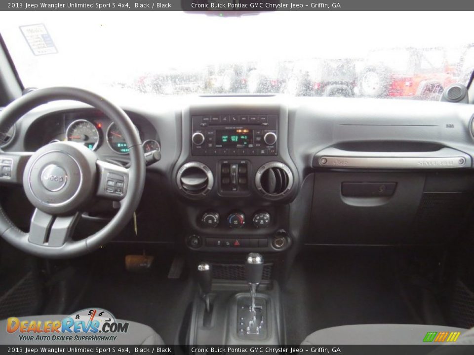 2013 Jeep Wrangler Unlimited Sport S 4x4 Black / Black Photo #18