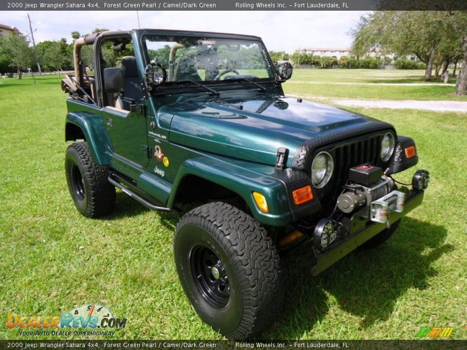 Front 3/4 View of 2000 Jeep Wrangler Sahara 4x4 Photo #20