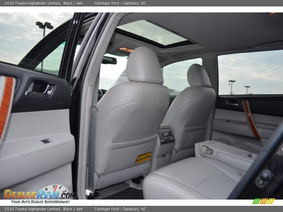 2010 Toyota Highlander Limited Black / Ash Photo #11