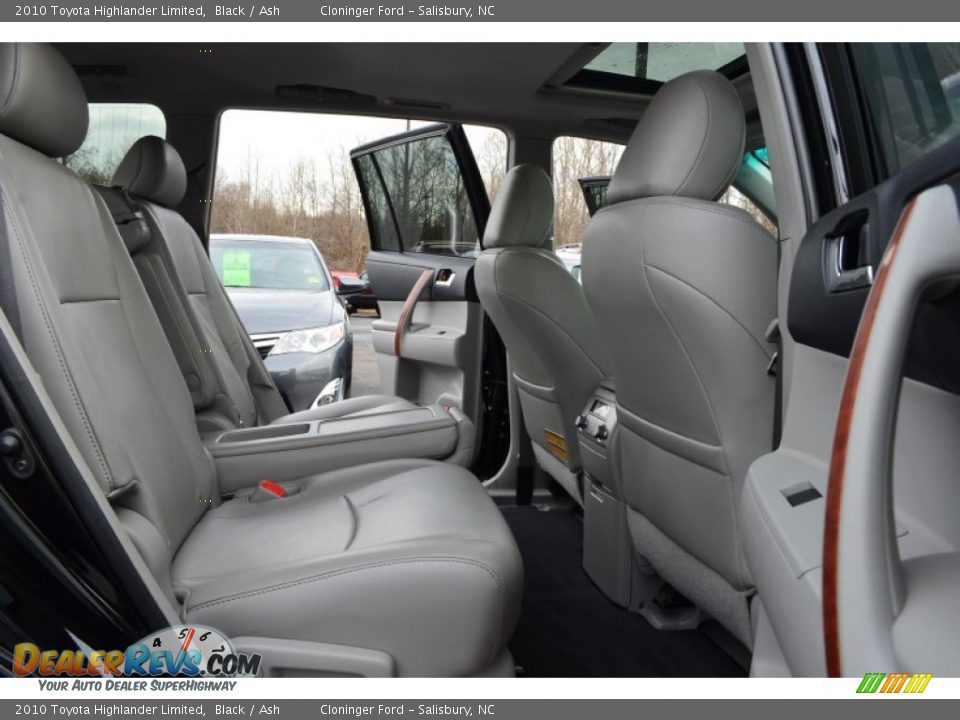 2010 Toyota Highlander Limited Black / Ash Photo #12
