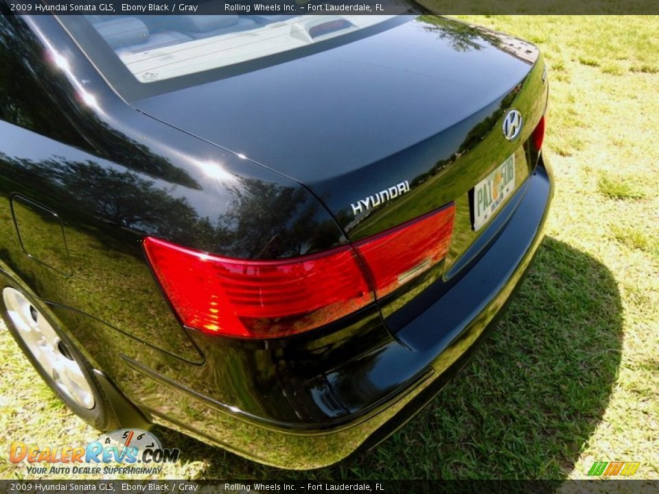 2009 Hyundai Sonata GLS Ebony Black / Gray Photo #16