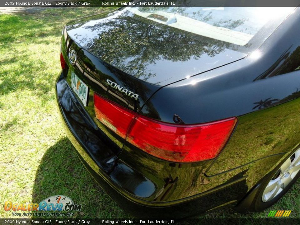 2009 Hyundai Sonata GLS Ebony Black / Gray Photo #18