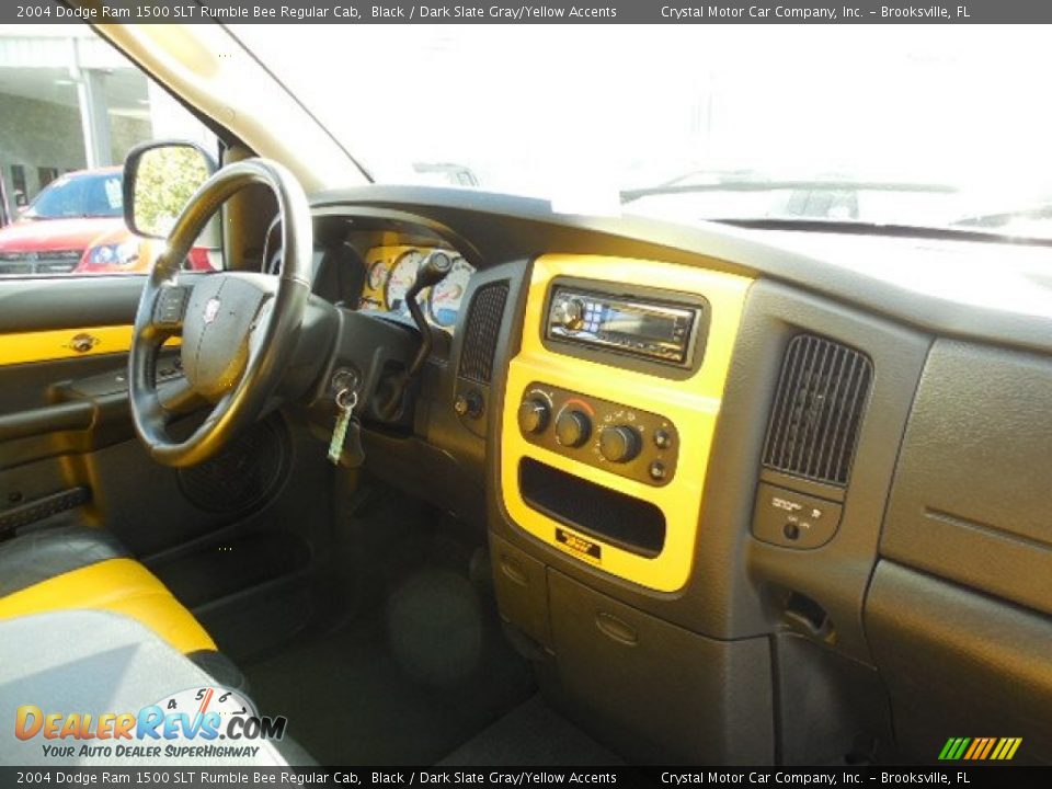 Dashboard of 2004 Dodge Ram 1500 SLT Rumble Bee Regular Cab Photo #11