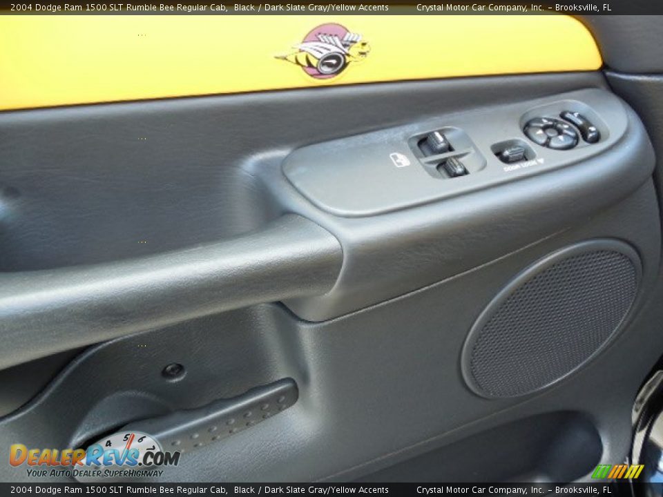 Door Panel of 2004 Dodge Ram 1500 SLT Rumble Bee Regular Cab Photo #18