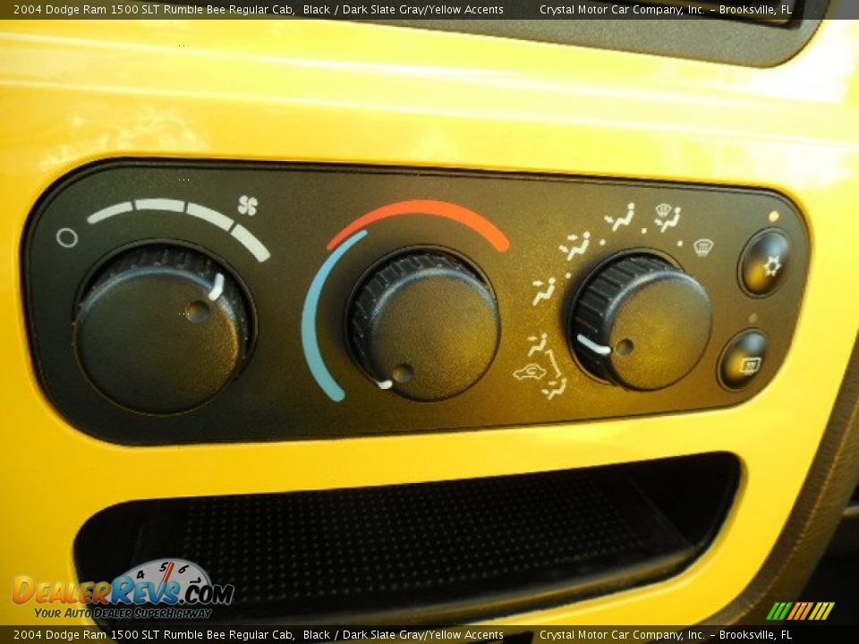 Controls of 2004 Dodge Ram 1500 SLT Rumble Bee Regular Cab Photo #21