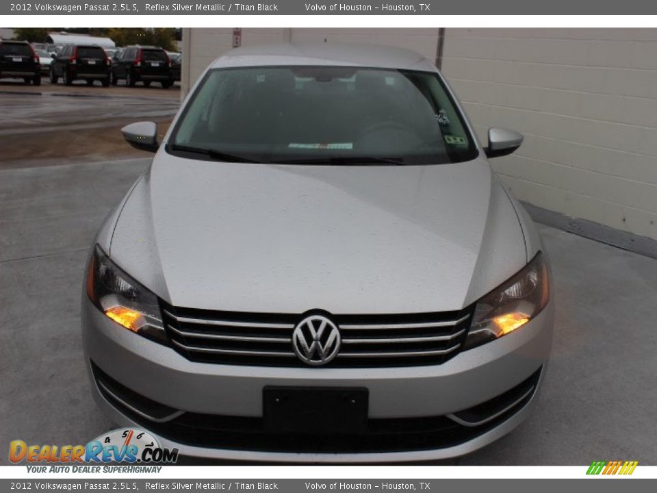2012 Volkswagen Passat 2.5L S Reflex Silver Metallic / Titan Black Photo #2
