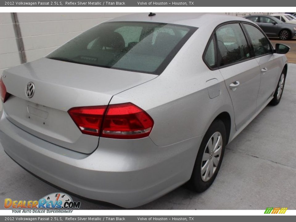 2012 Volkswagen Passat 2.5L S Reflex Silver Metallic / Titan Black Photo #4