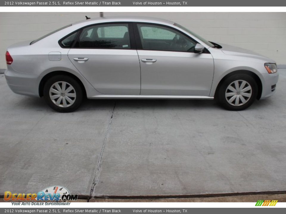 2012 Volkswagen Passat 2.5L S Reflex Silver Metallic / Titan Black Photo #5