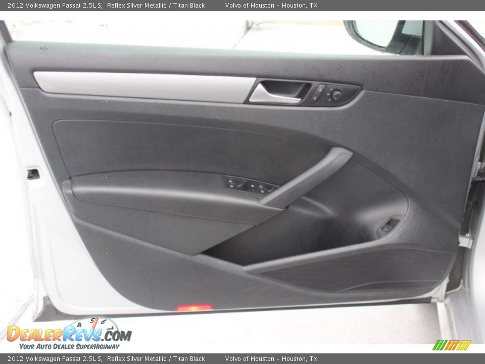 2012 Volkswagen Passat 2.5L S Reflex Silver Metallic / Titan Black Photo #7