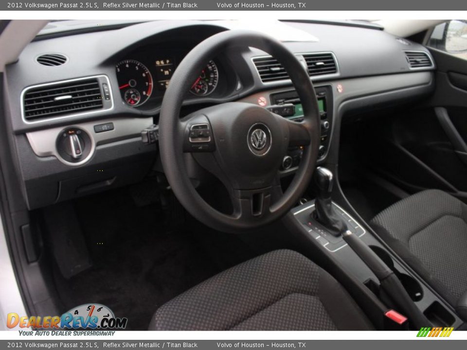 2012 Volkswagen Passat 2.5L S Reflex Silver Metallic / Titan Black Photo #8