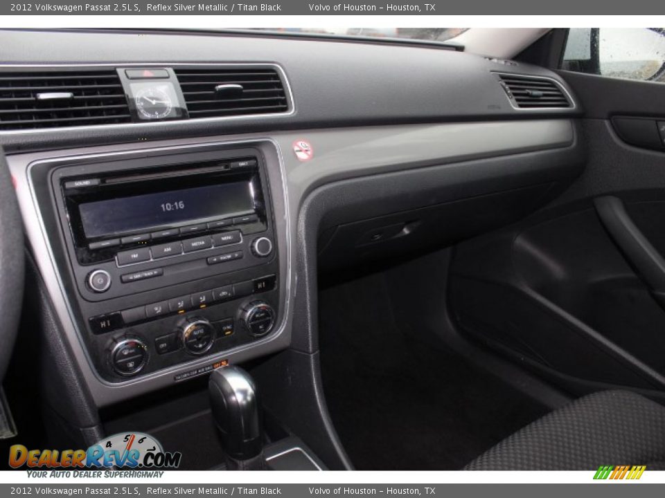 2012 Volkswagen Passat 2.5L S Reflex Silver Metallic / Titan Black Photo #10