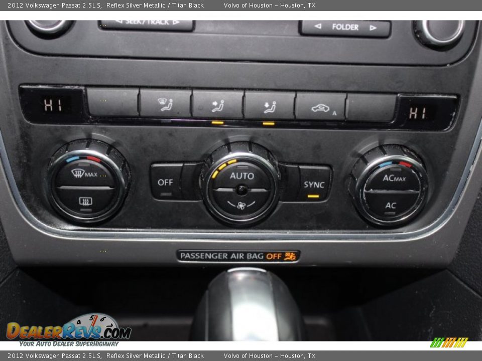 2012 Volkswagen Passat 2.5L S Reflex Silver Metallic / Titan Black Photo #16