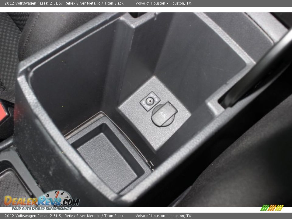 2012 Volkswagen Passat 2.5L S Reflex Silver Metallic / Titan Black Photo #17