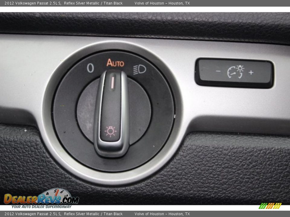 2012 Volkswagen Passat 2.5L S Reflex Silver Metallic / Titan Black Photo #20