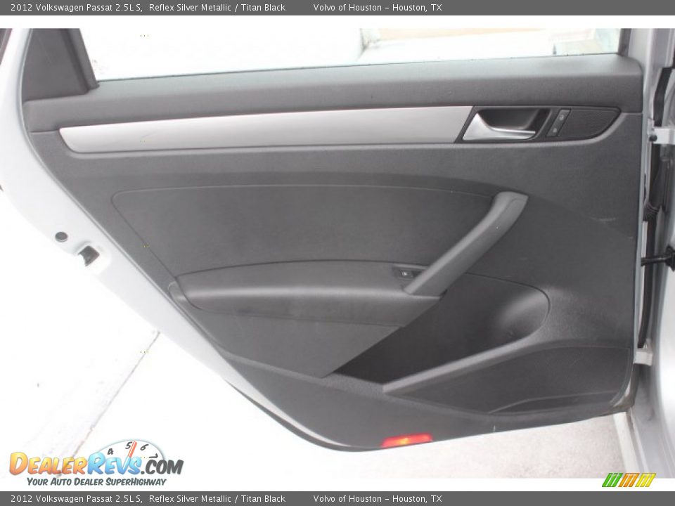 2012 Volkswagen Passat 2.5L S Reflex Silver Metallic / Titan Black Photo #21
