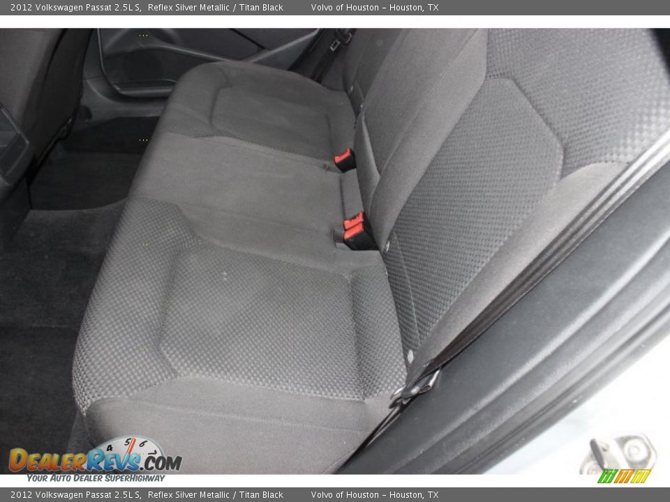 2012 Volkswagen Passat 2.5L S Reflex Silver Metallic / Titan Black Photo #23