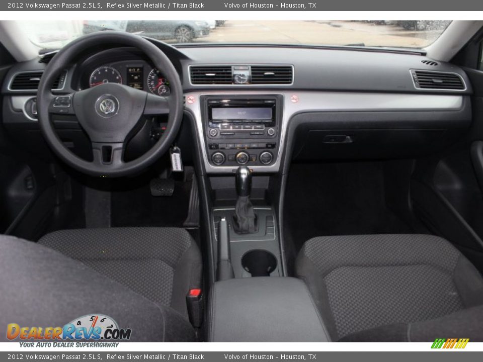 2012 Volkswagen Passat 2.5L S Reflex Silver Metallic / Titan Black Photo #24