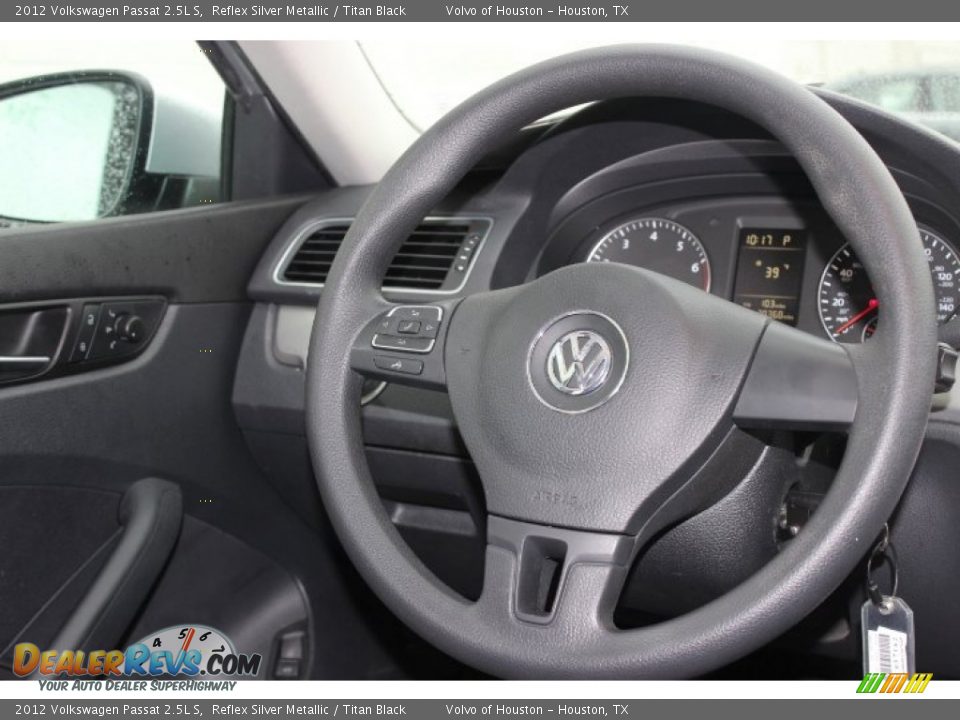 2012 Volkswagen Passat 2.5L S Reflex Silver Metallic / Titan Black Photo #25