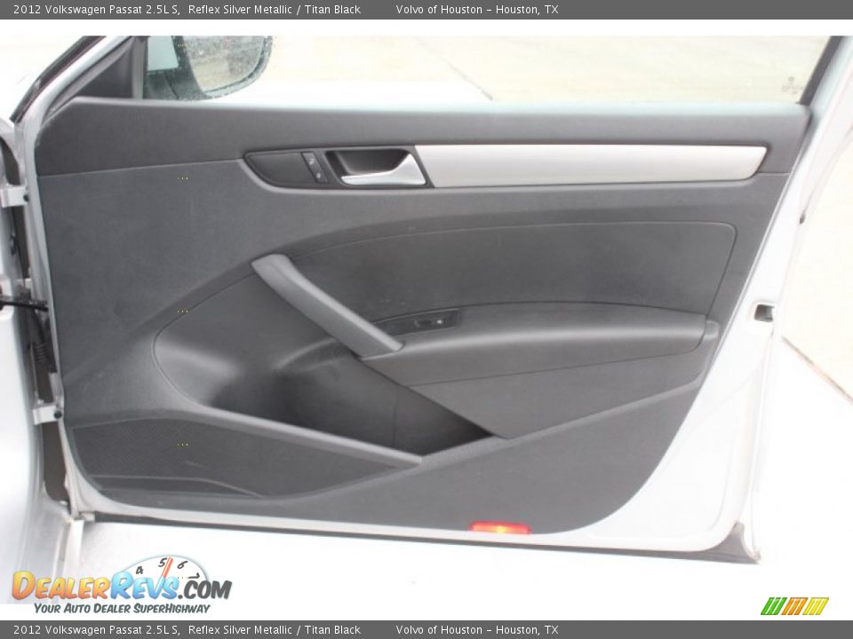 2012 Volkswagen Passat 2.5L S Reflex Silver Metallic / Titan Black Photo #27