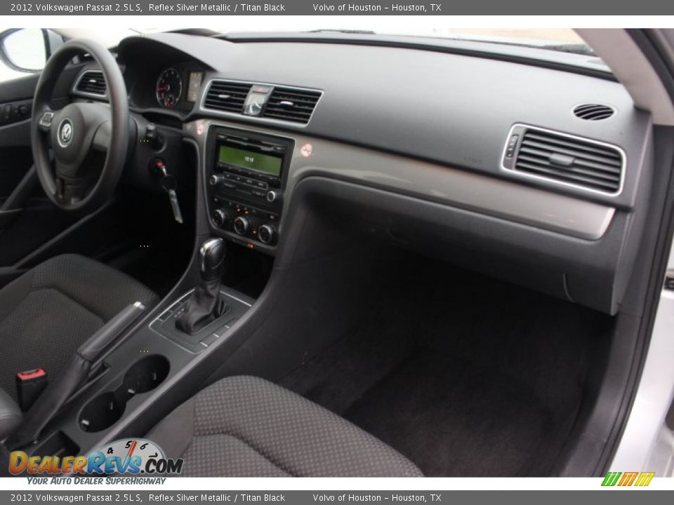2012 Volkswagen Passat 2.5L S Reflex Silver Metallic / Titan Black Photo #28