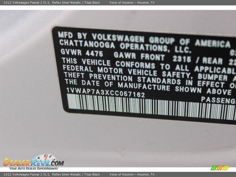 2012 Volkswagen Passat 2.5L S Reflex Silver Metallic / Titan Black Photo #32