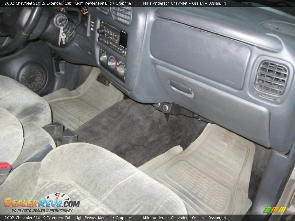 2002 Chevrolet S10 LS Extended Cab Light Pewter Metallic / Graphite Photo #11