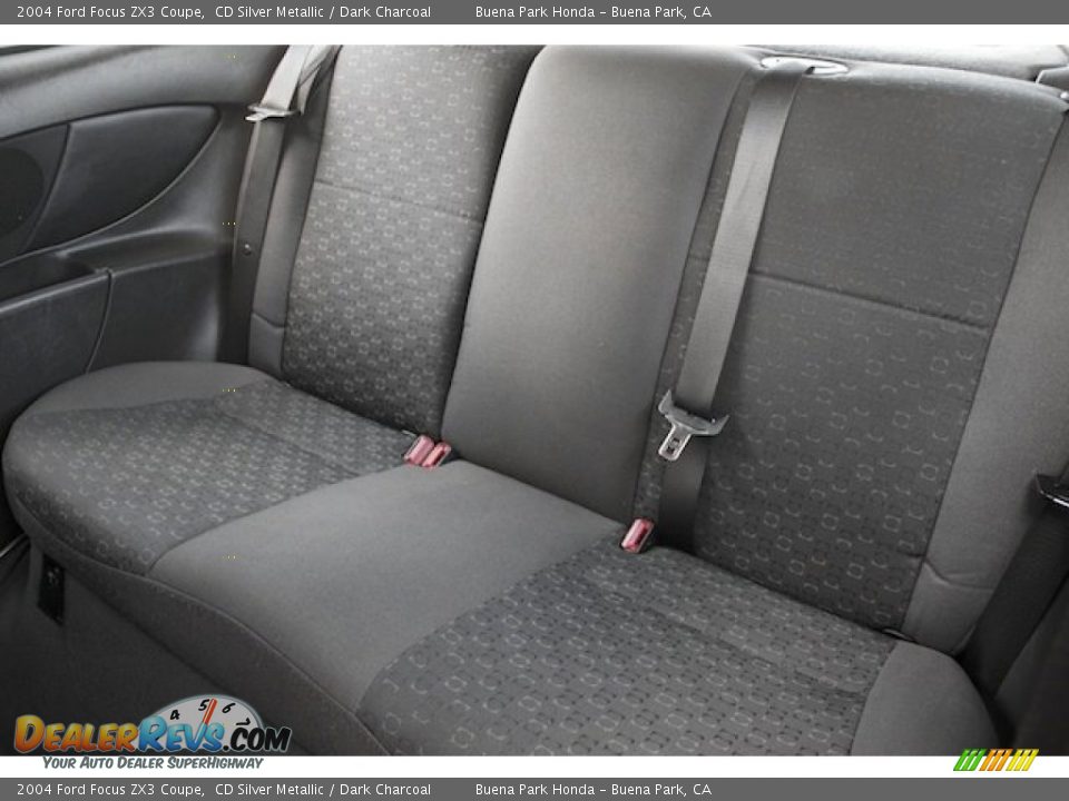 2004 Ford Focus ZX3 Coupe CD Silver Metallic / Dark Charcoal Photo #4