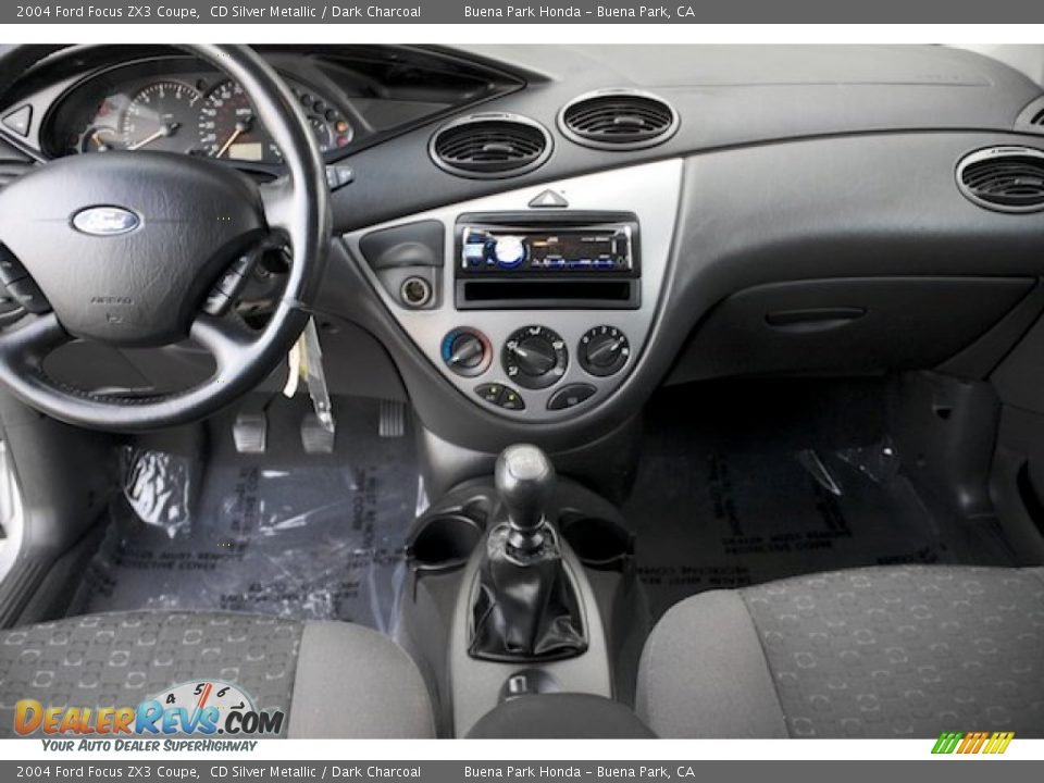 Dashboard of 2004 Ford Focus ZX3 Coupe Photo #5