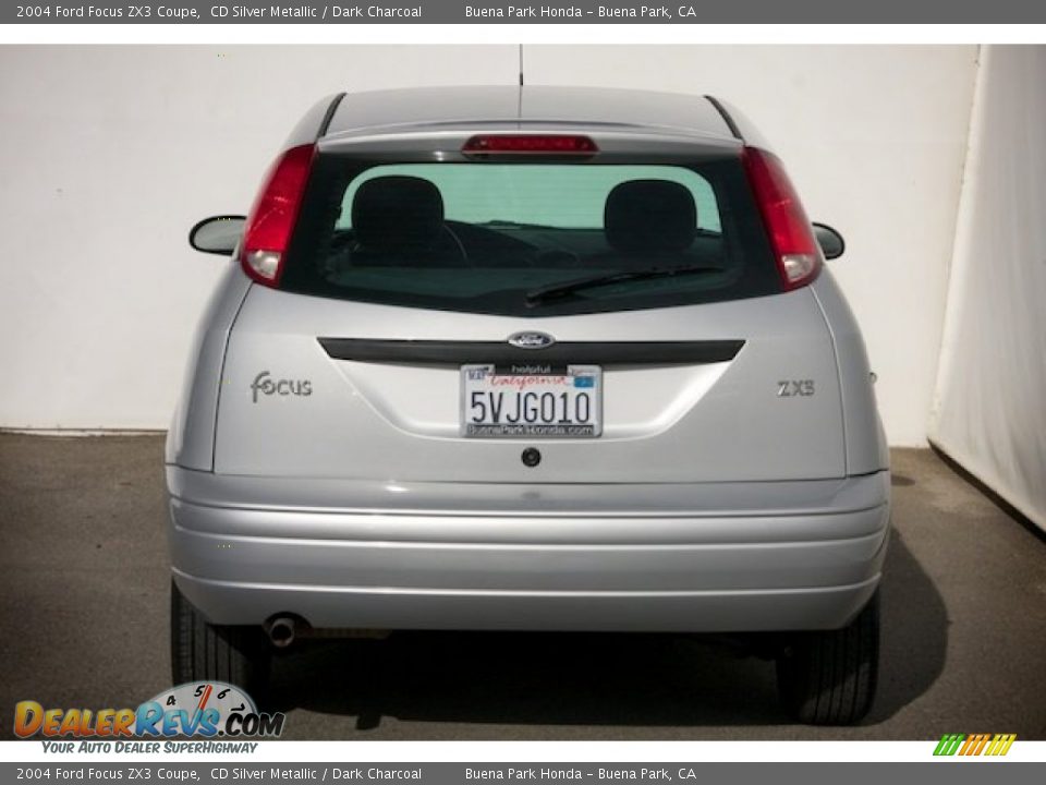 2004 Ford Focus ZX3 Coupe CD Silver Metallic / Dark Charcoal Photo #10