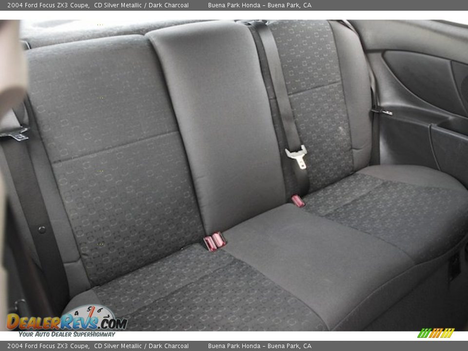 2004 Ford Focus ZX3 Coupe CD Silver Metallic / Dark Charcoal Photo #16