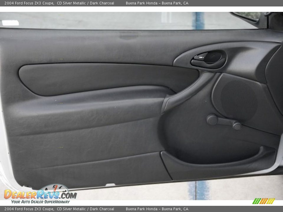 2004 Ford Focus ZX3 Coupe CD Silver Metallic / Dark Charcoal Photo #19