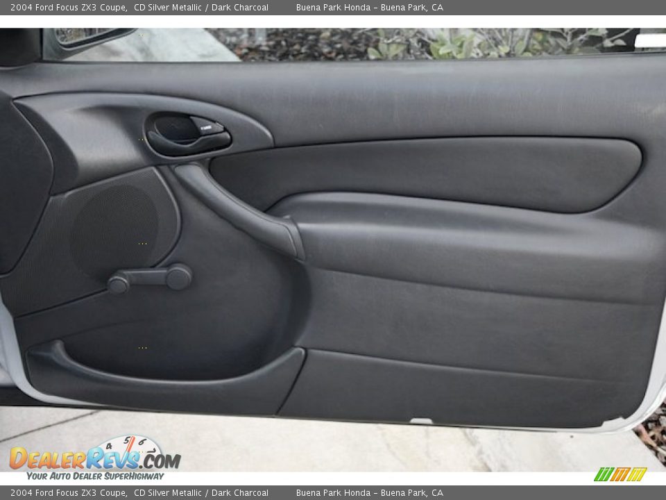 2004 Ford Focus ZX3 Coupe CD Silver Metallic / Dark Charcoal Photo #20
