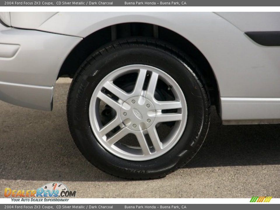 2004 Ford Focus ZX3 Coupe CD Silver Metallic / Dark Charcoal Photo #24